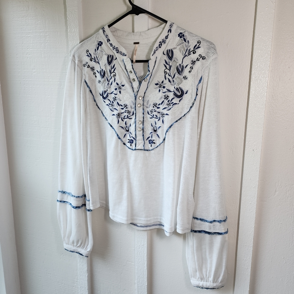 FREE PEOPLE White Blue Embroidery Boho Sundance Kid Western Henley Top XS